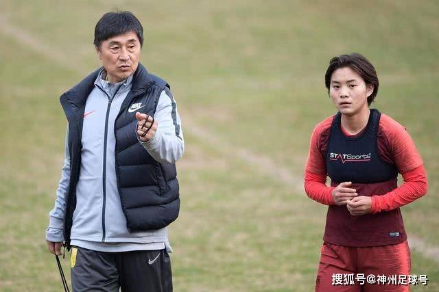 西甲新赛季开幕，皇马与巴萨首轮缺阵引关注